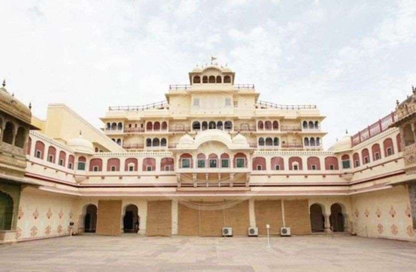 the_city_palace_of_udaipur.jpg