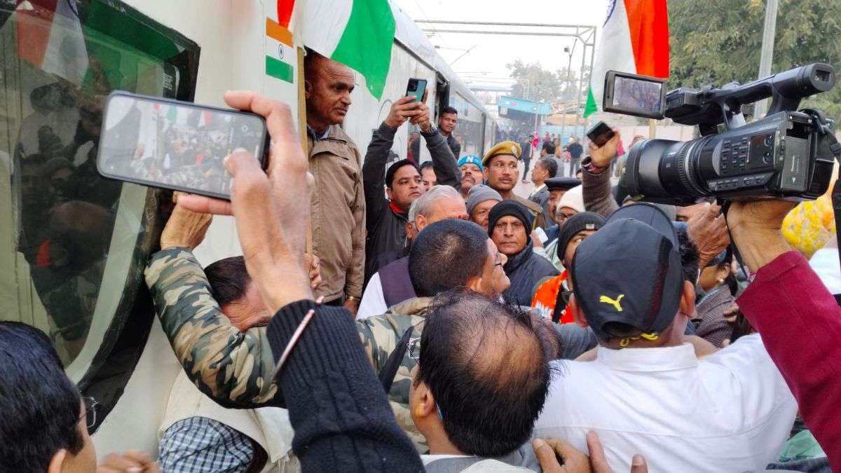 gandhi_nagar_railway_station_7.jpg