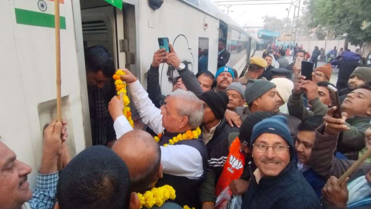 gandhi_nagar_railway_station_9.jpg