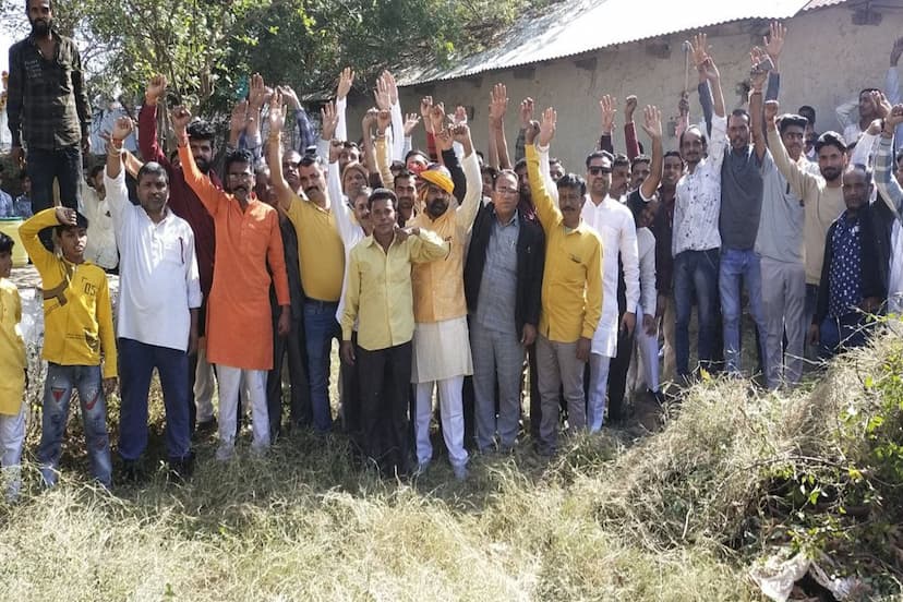 Rajasthan Ram Mandir in Jhalawar Dag people protest against priest