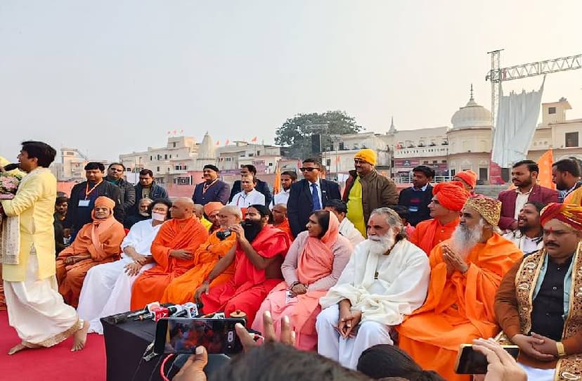 sant_maha_milan_in_ayodhya_ram_mandir_pran_pratishtha_utsav.jpg