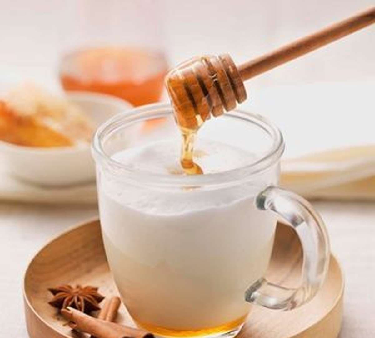 milk-with-honey-benefits.jpg