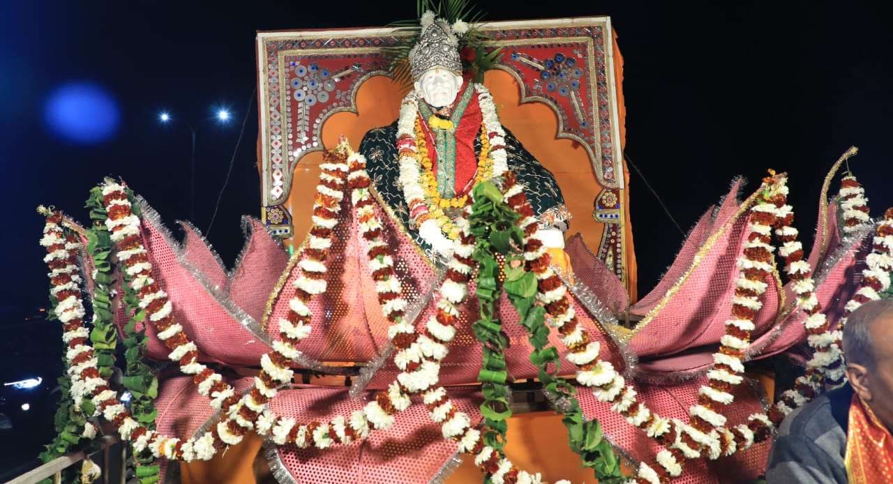 Sai Baba's paalakee yaatra with lavajame