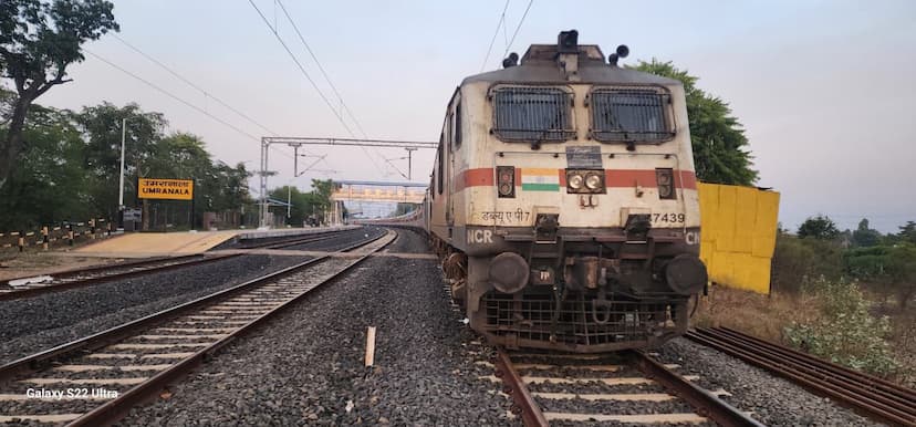 RAILWAY: 21 दिनों से उमरानाला में खड़ी है पातालकोट एक्सप्रेस, कभी कभार होती है आगे-पीछे