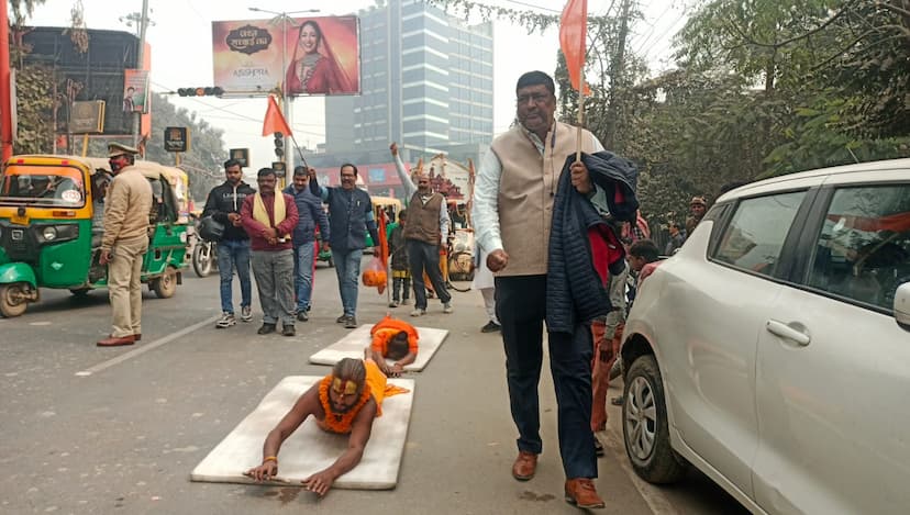 मिथिला से दंडवत प्रणाम करते हुए अयोध्या धाम जा रही हैं अहिल्या मठ की मुख्य पुजारी