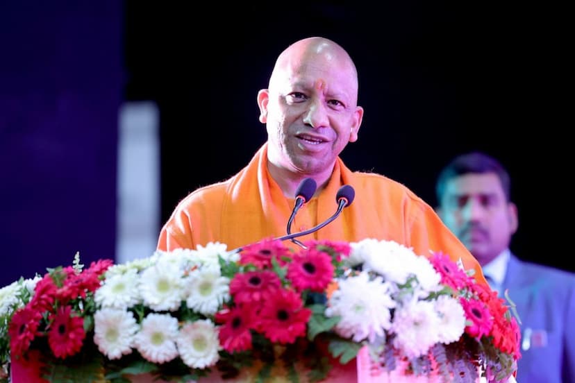 cm Yogi congratulated Lal Krishna Advani on being awarded Bharat Ratna