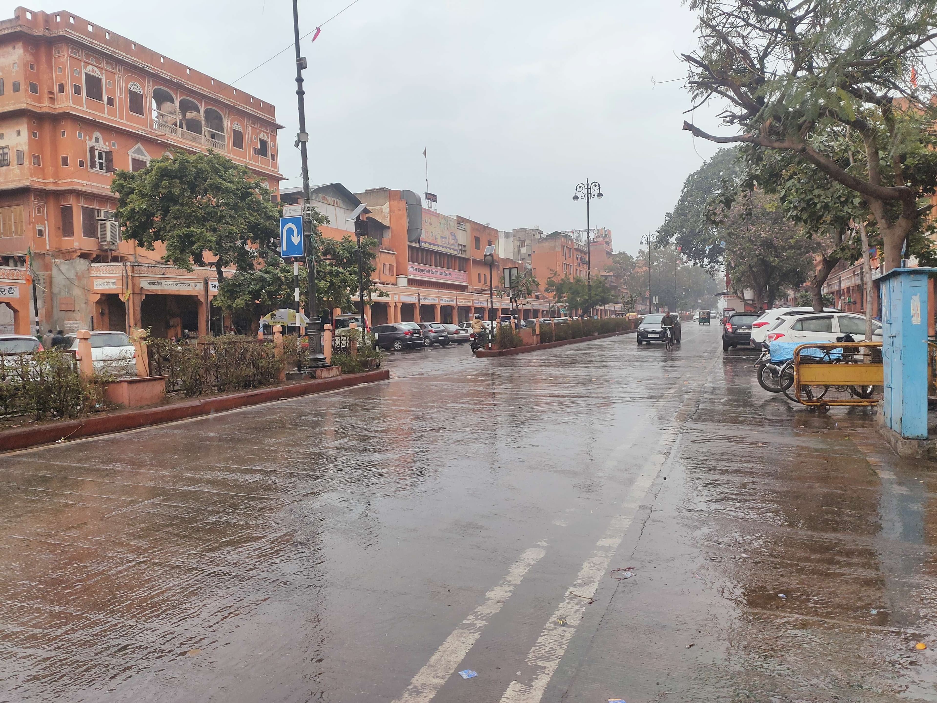 Light and heavy rain throughout the day in Jaipur city