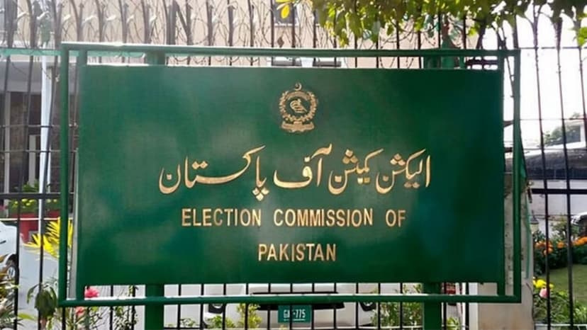  explosion near election office in Pakistan before election