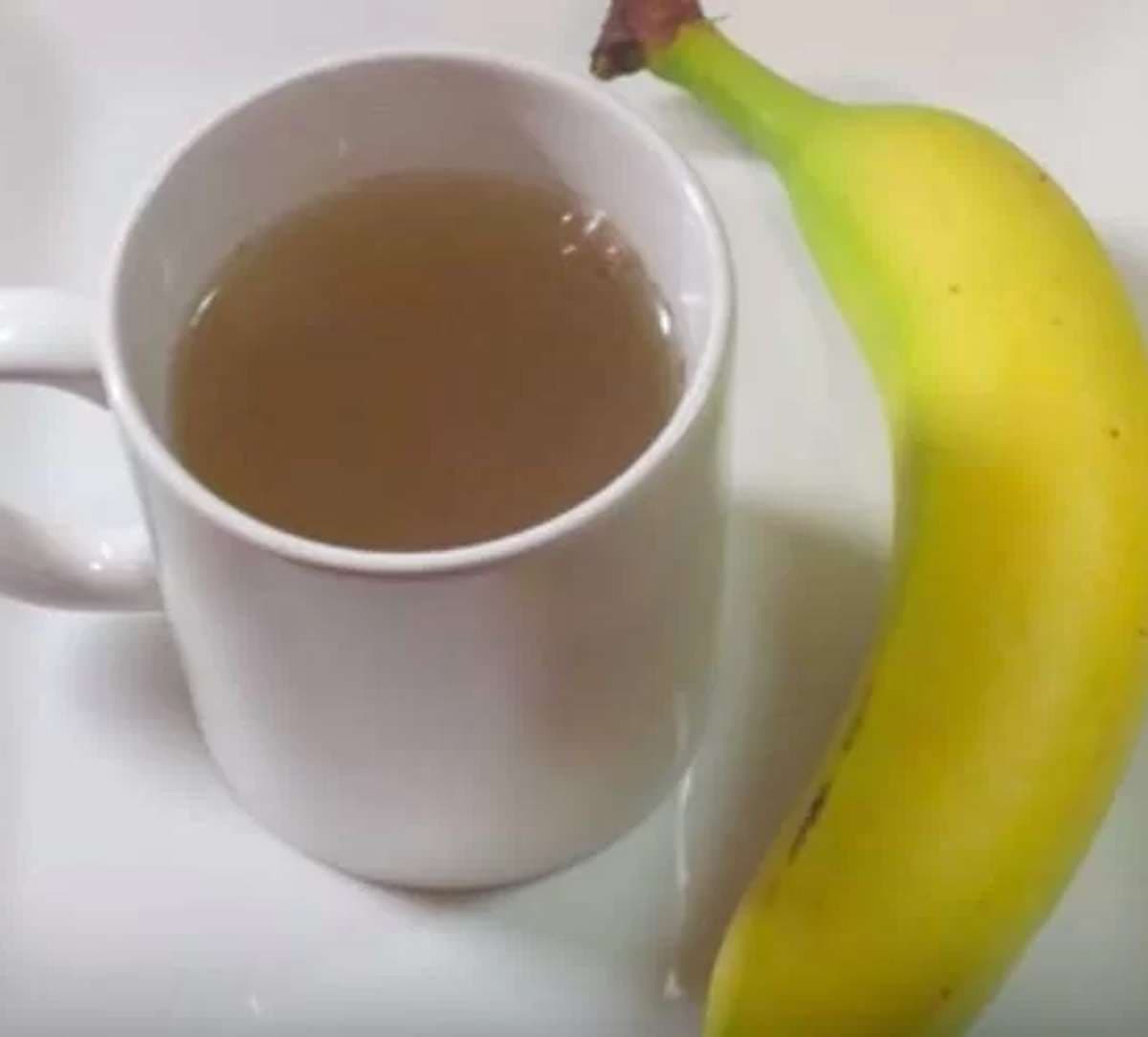 banana-tea-for-joint-pain.jpg