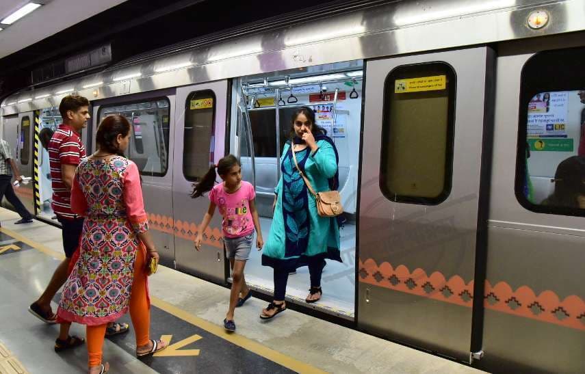 metro_train_in_jaipur.jpg