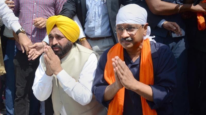 Arvind Kejriwal and Bhagwant Mann.jpg