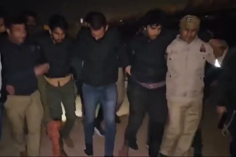 police and miscreants between Encounter on Yamuna Expressway three arrested