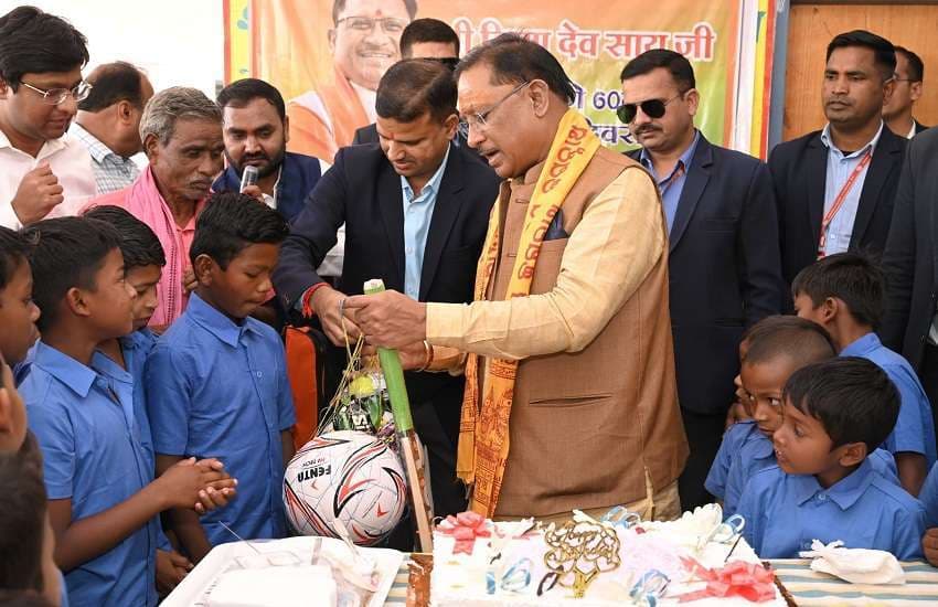 CM Vishnu Deo Sai Birthday: जन्मदिन पर मुख्यमंत्री साय ने जग्गनाथ भगवान से लिया आर्शिवाद, बच्चों के साथ काटा केक, देंखें PHOTOS