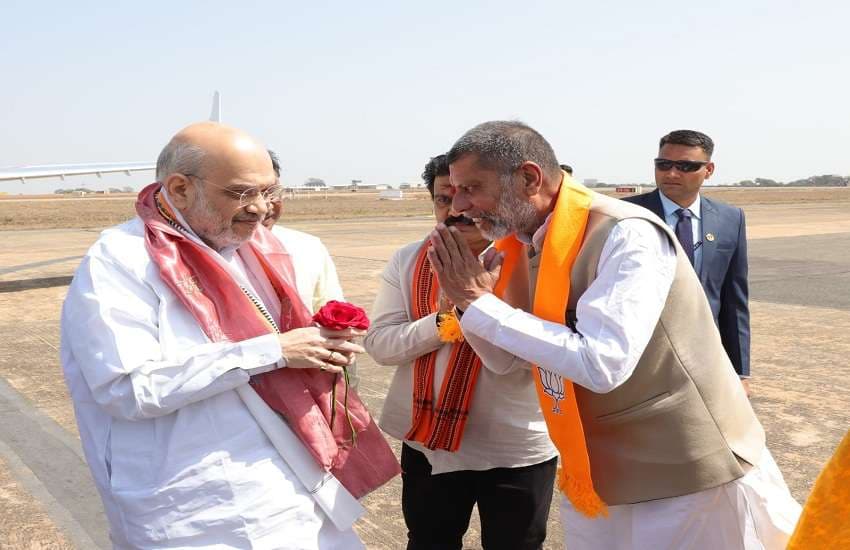 Amit Shah visit Chhattisgarh: केंद्रीय गृह मंत्री अमित शाह पहुंचे रायपुर, CM साय सहित अन्य नेताओं ने किया स्वागत, देखें photos