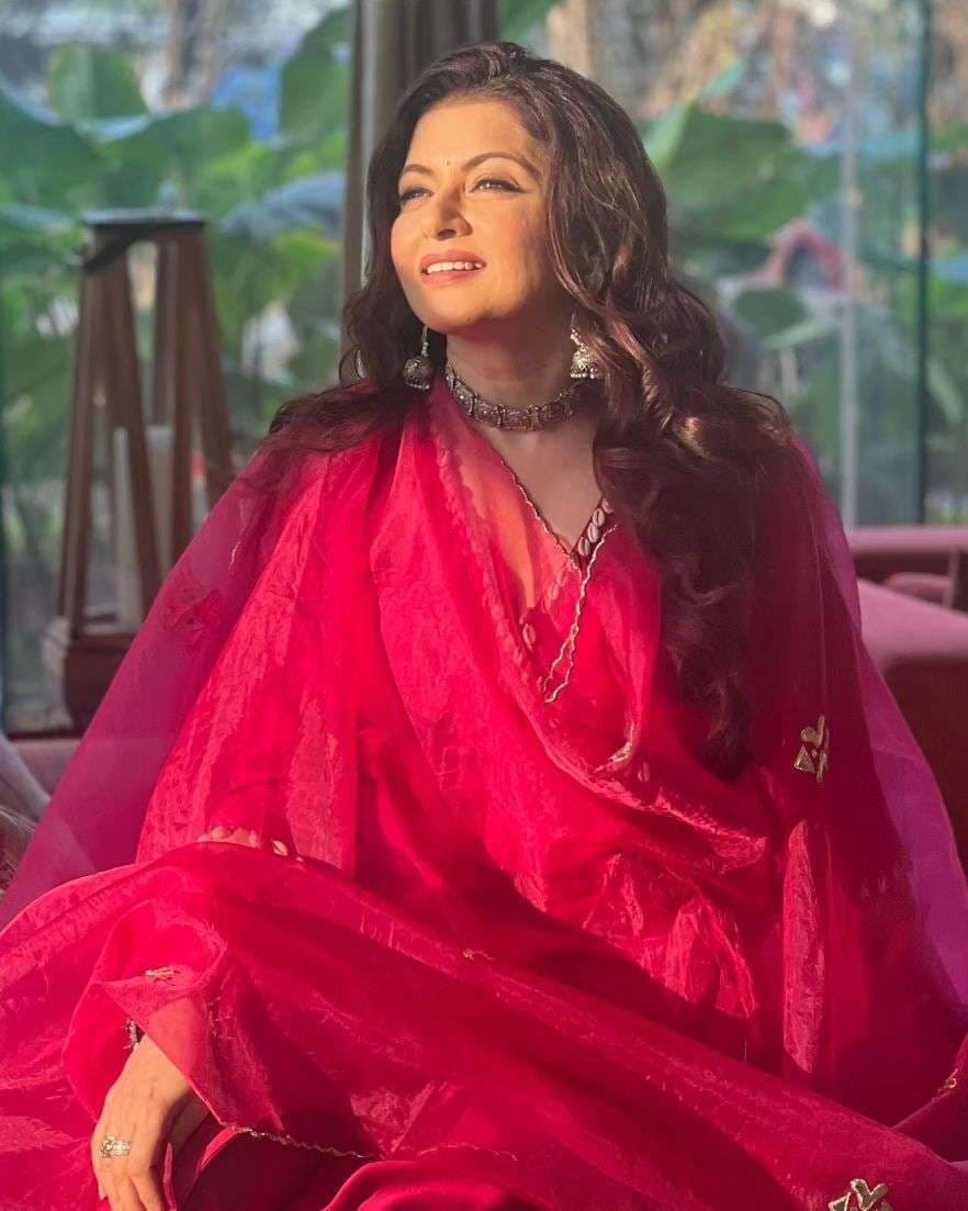Bhagyashree Birthday Special actress looking beautiful at age 54 