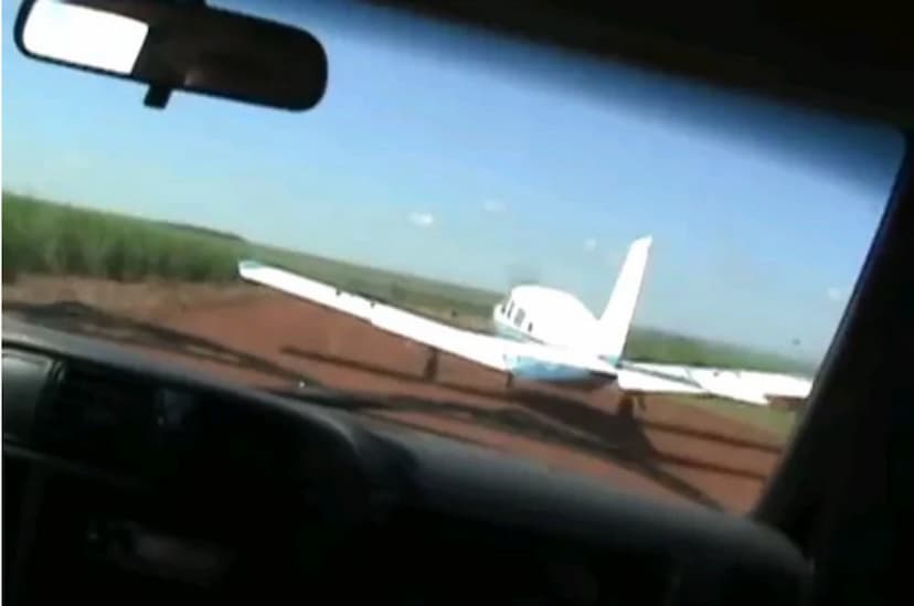 federal_police_in_brazil_hit_aircraft_wing.jpg