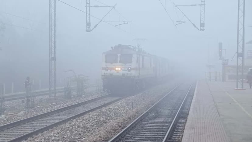 train-will-run-speed-of-100-km-per-hour-even-in-dense-fog-in-moradabad.jpg