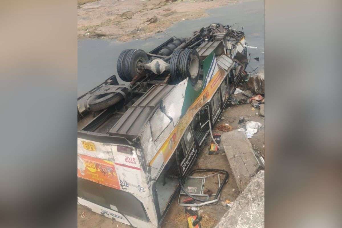 roadways-bus-overturned-in-sirohi-rajasthan-accident