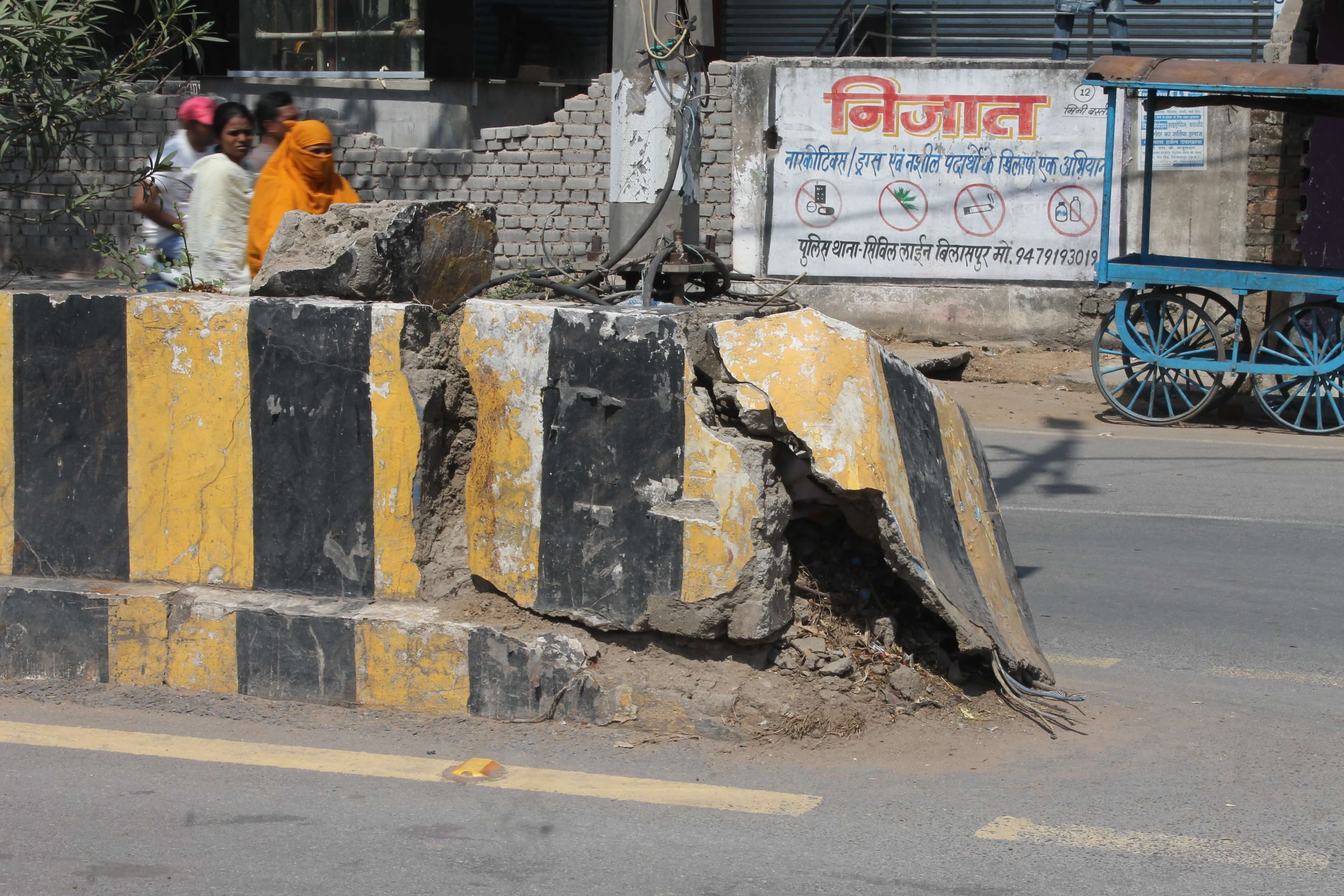 Ring Road 2, divider has become useless