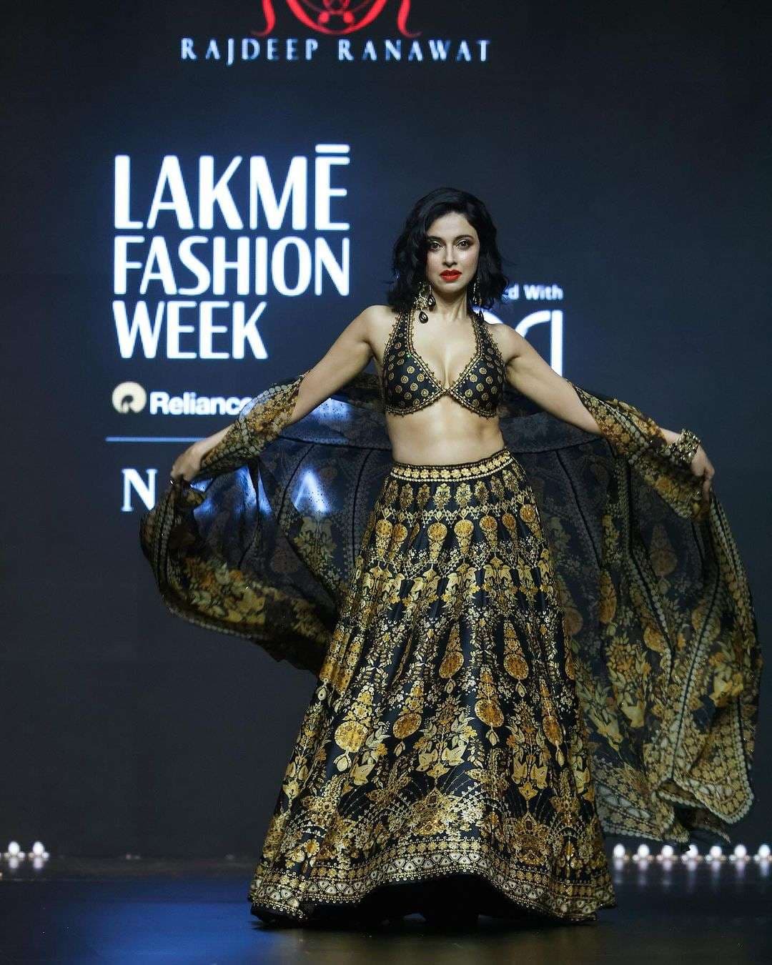 divya_khosla_kumar_lakme fashion week