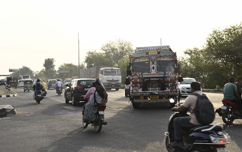 रसूलपुर तिराहा... वाहनों का अधिक दबाव, रोज लग रहा जाम, ब्रिज का प्रस्ताव अधर में