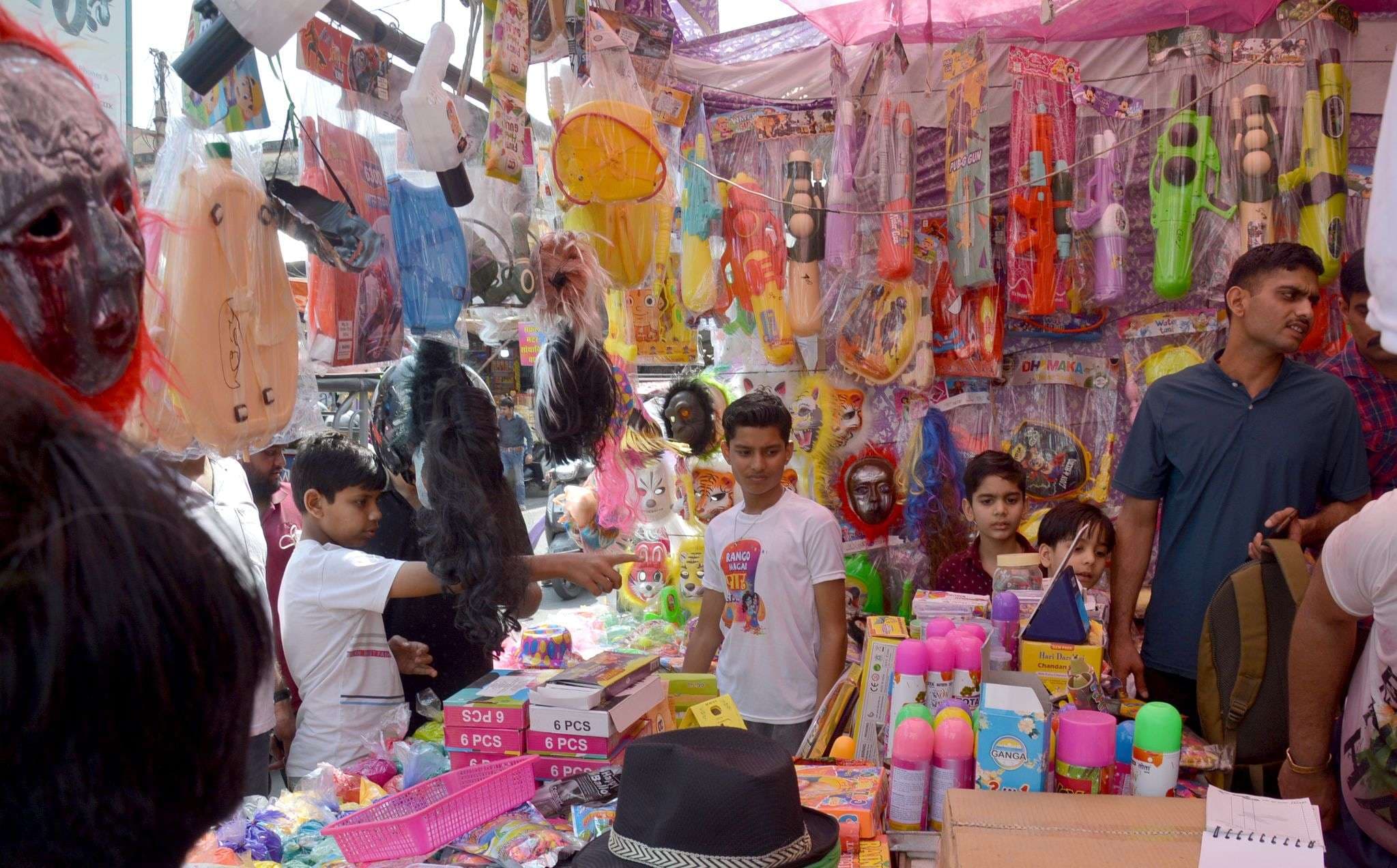 purchasing in holi market of alwar