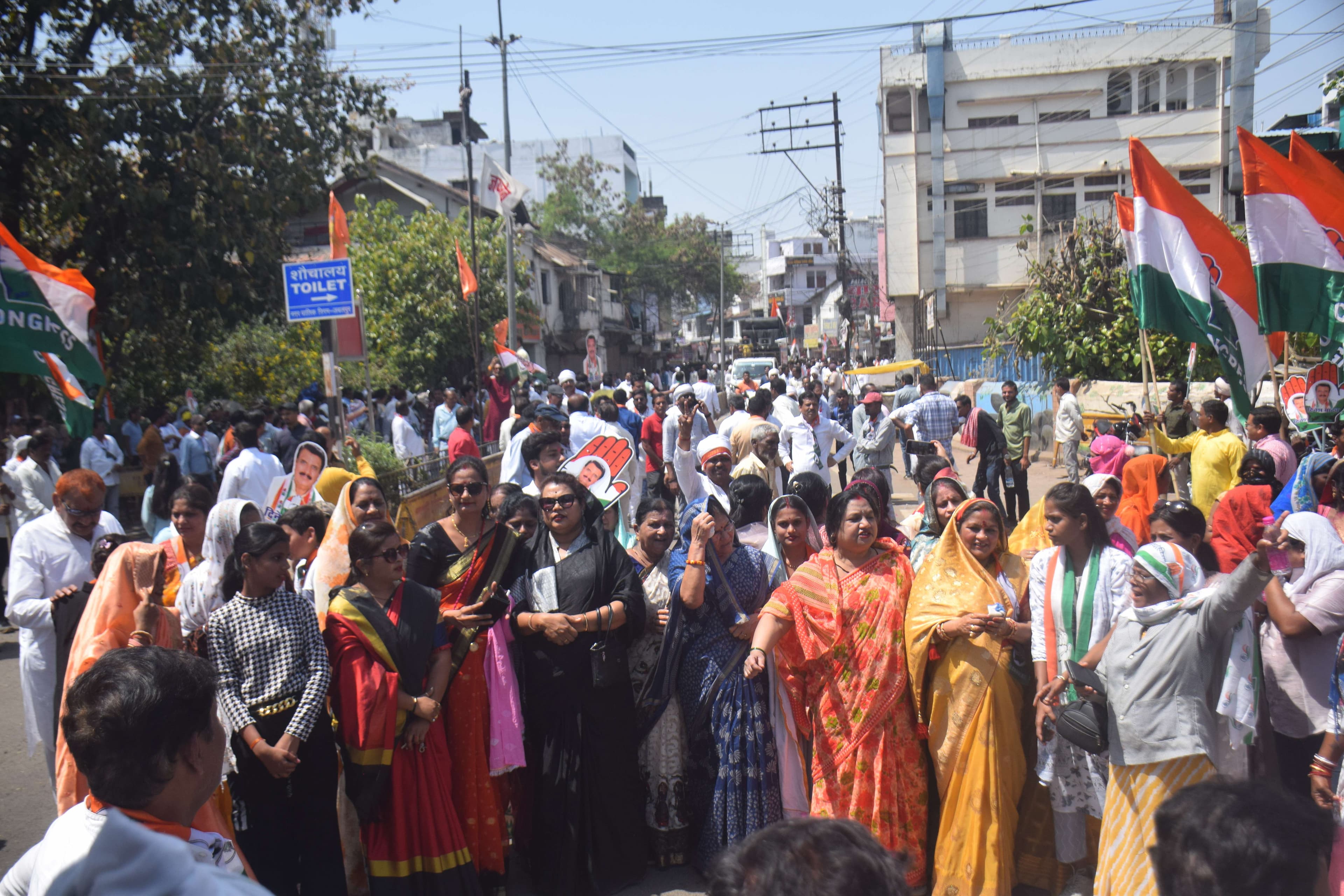 नामॉकन मे शत्ति प्रर्दशन  