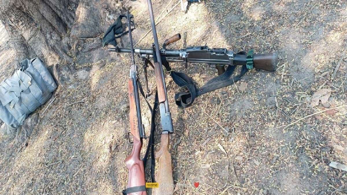 Naxal Encounter News: खौफनाक नक्सलियों के लाशों को देखकर दहल जाएंगे आप, सोच समझ कर देखें ये तस्वीरें