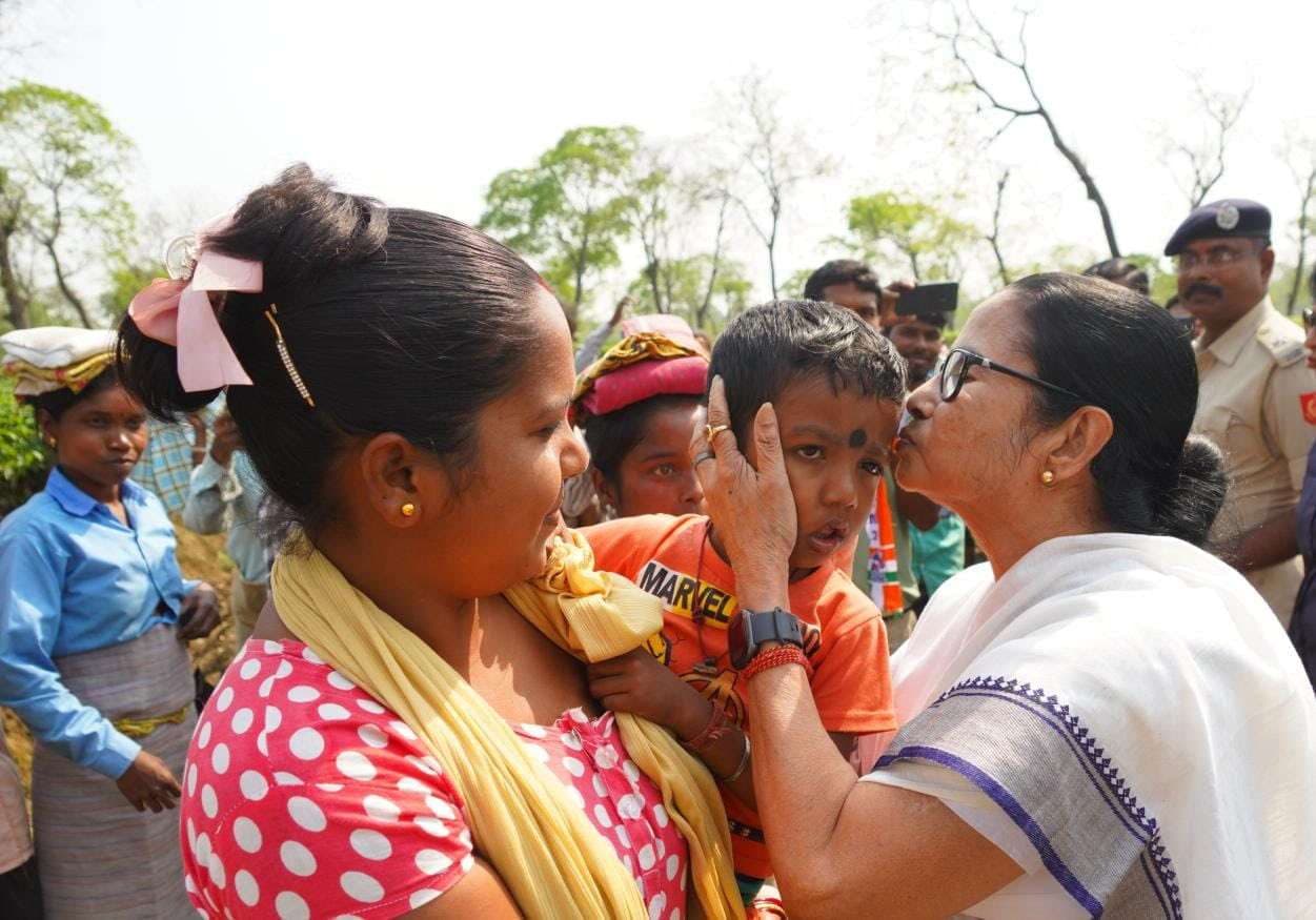 सांप पर भरोसा किया जा सकता है, पर इस पर नहीं: ममता