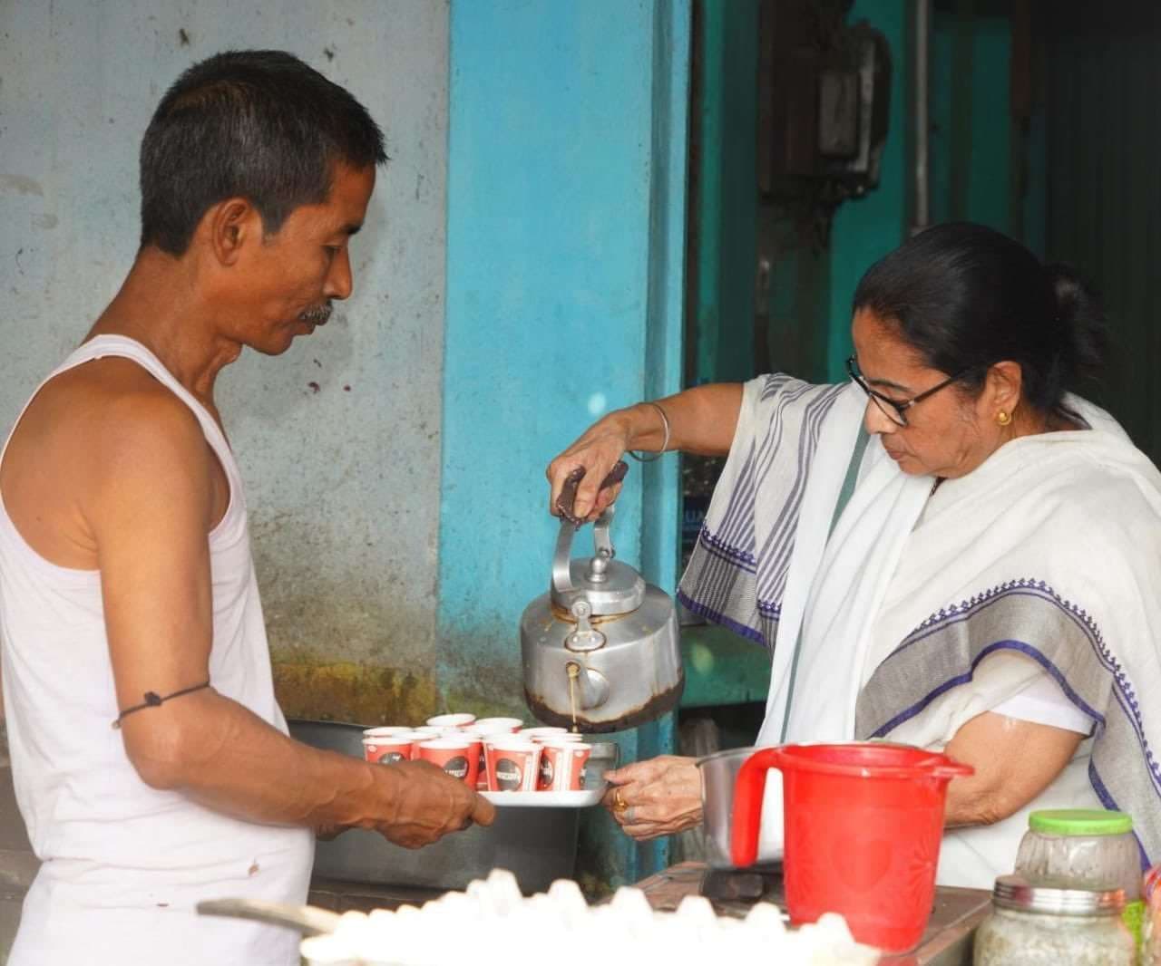 सांप पर भरोसा किया जा सकता है, पर इस पर नहीं: ममता