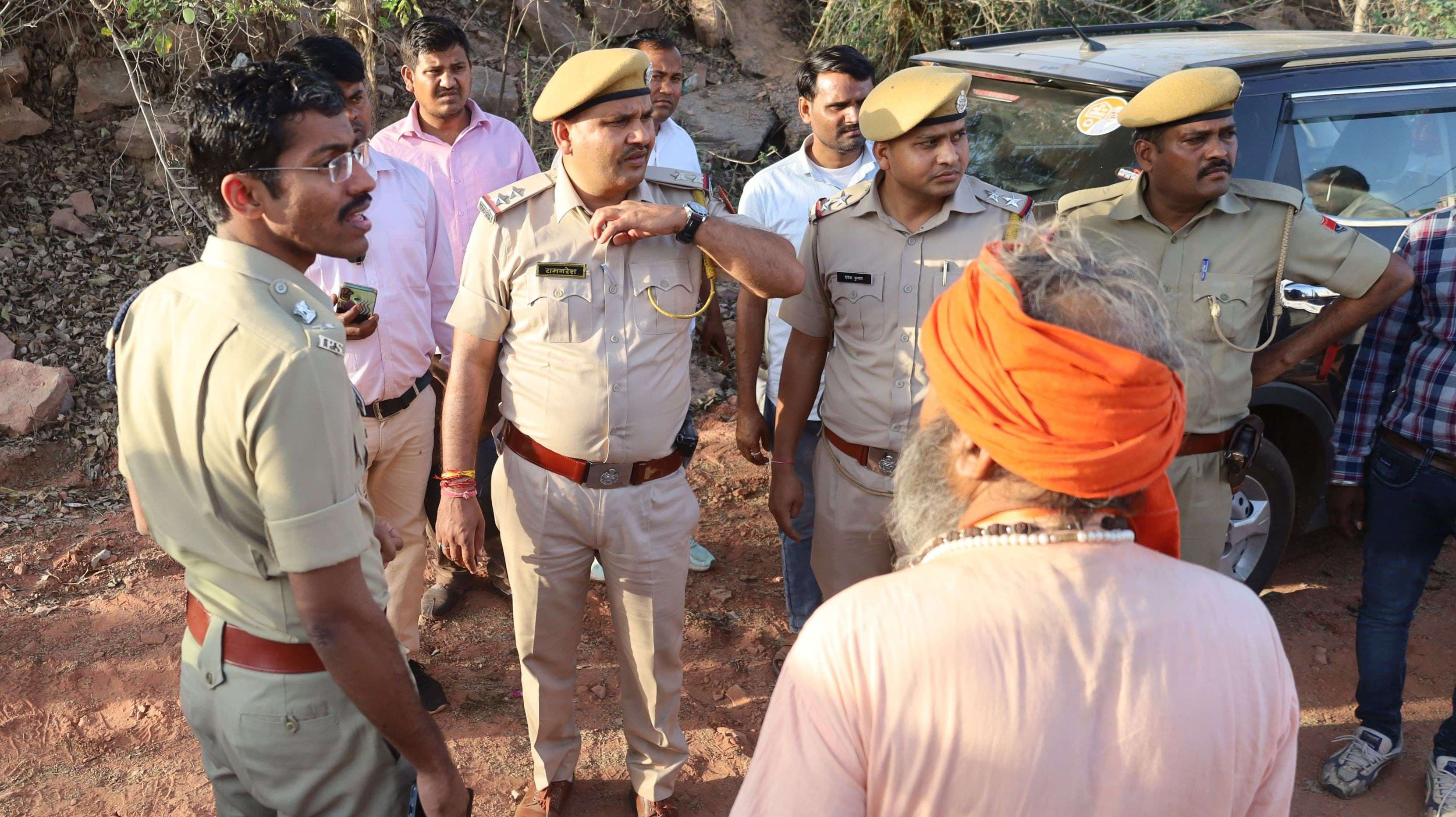 Firing between two groups at BJP office...see pictures