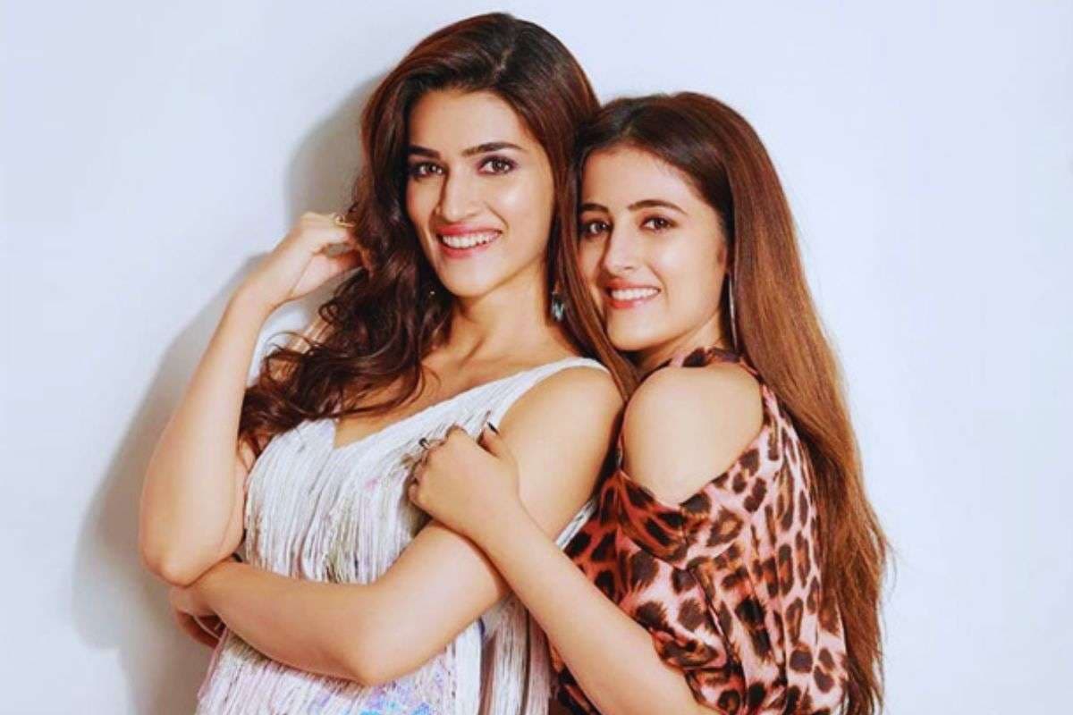 kriti_sanon_and_nupur_sanon.jpg