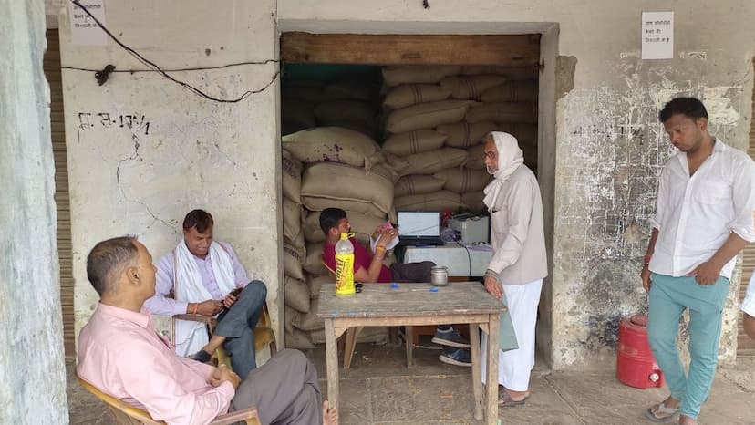 मंडी में क्रय-विक्रय गोदाम फुल, किसानों की फसल खरीद हुई बंद Buying and selling warehouse in the market is full, farmers' crop purchase stopped