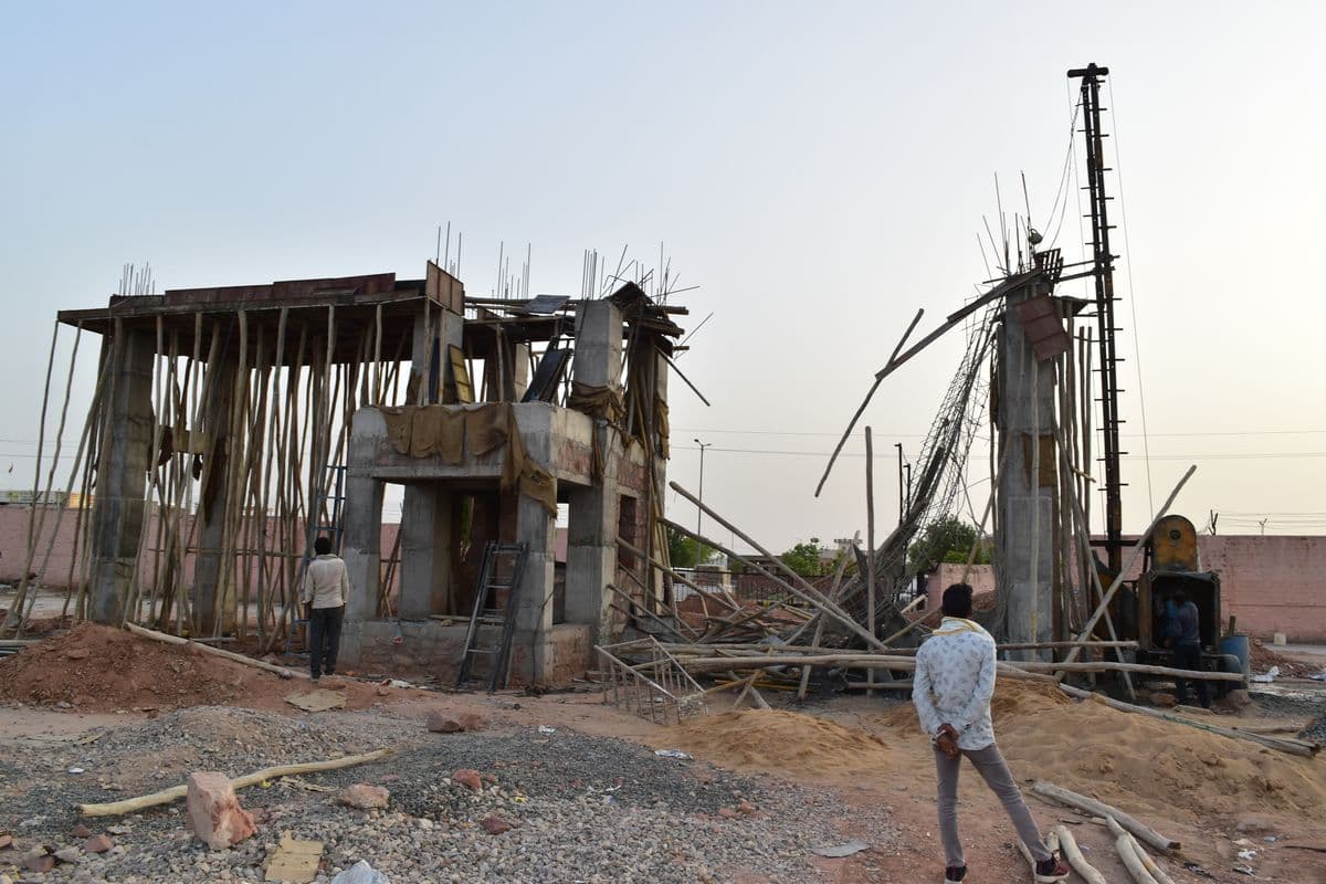 Under construction gate of agricultural market collapsed, two laborers injured