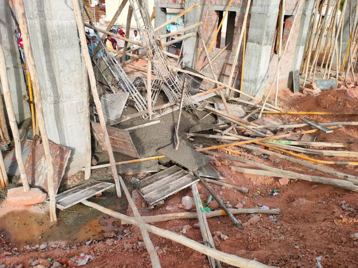 Under construction gate of agricultural market collapsed, two laborers injured