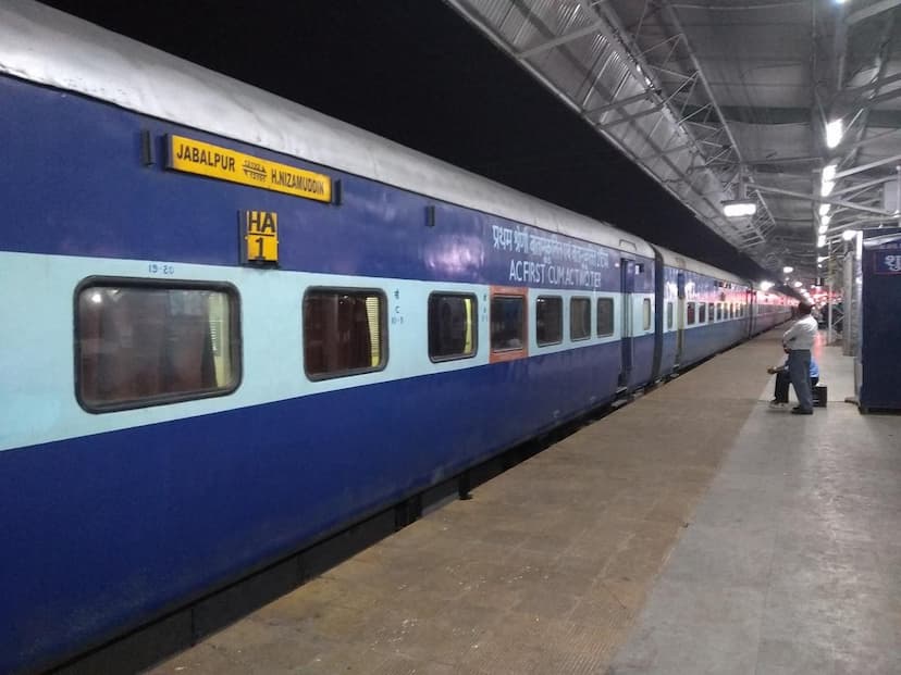 TTE misbehaved with passengers in a moving train under influence of alcohol