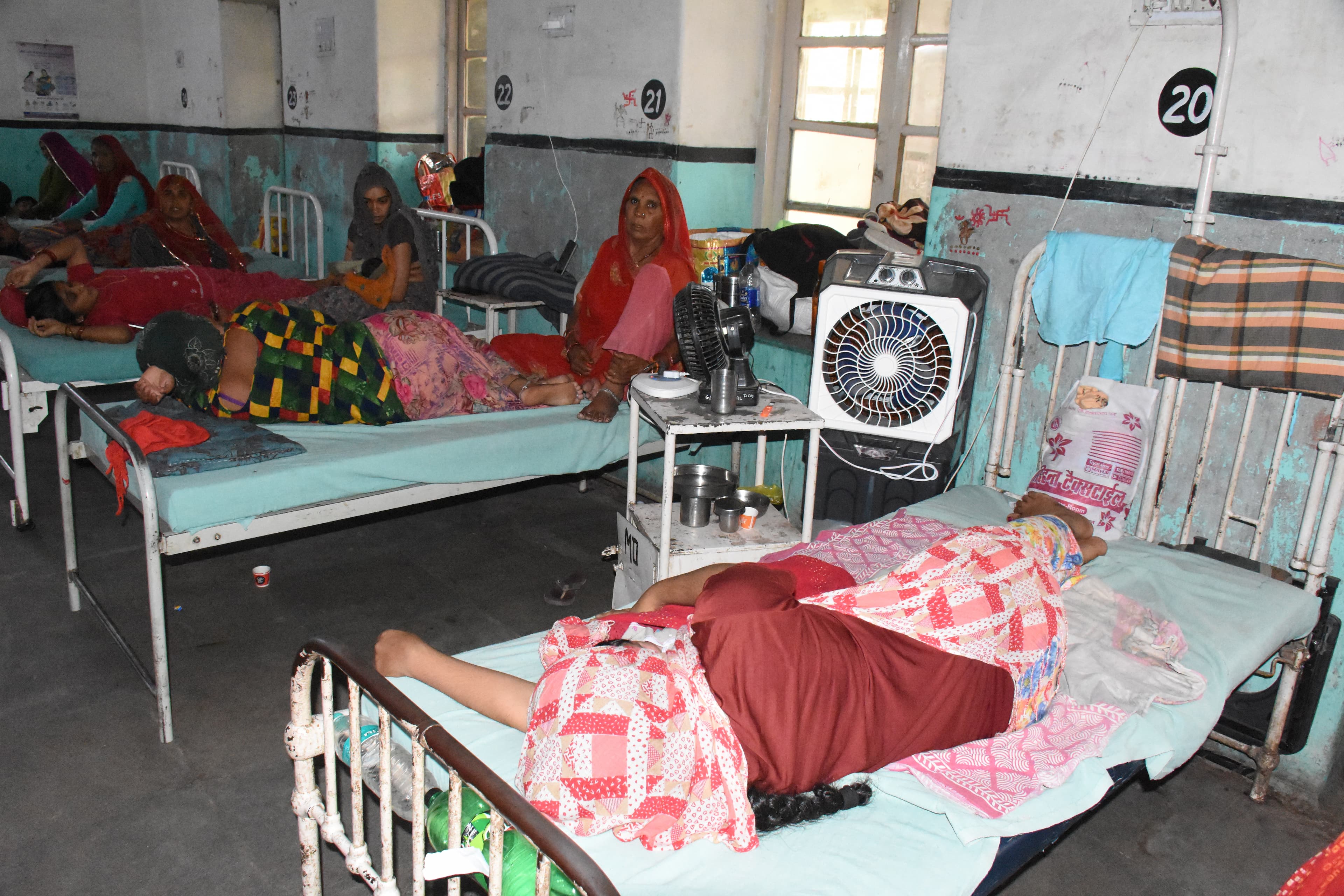 Patients suffering from this scorching heat in Zanana Hospital, the largest PBM hospital of the district.v