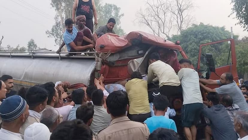 Head-on collision between milk tanker and truck in Amroha