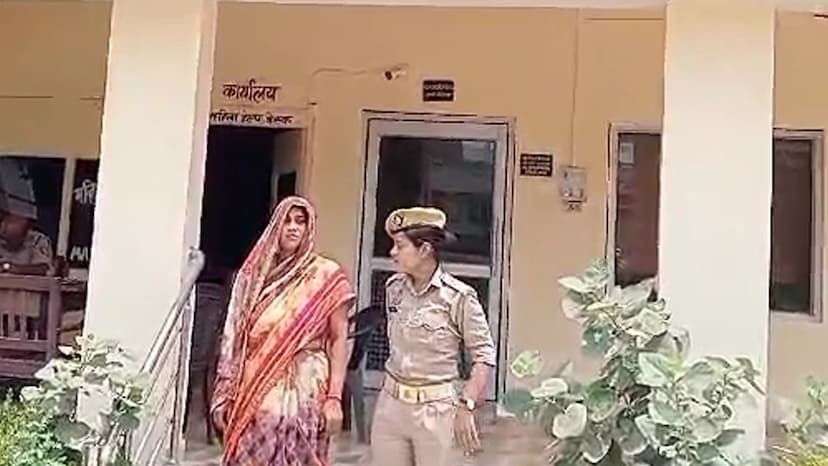 In Moradabad wife tied her husband to cot and beat him with a stick