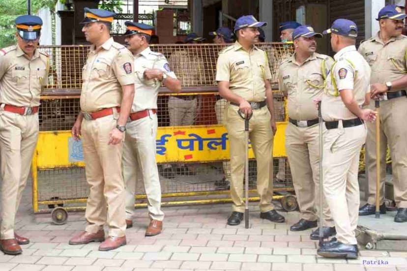 Mumbai police Raid