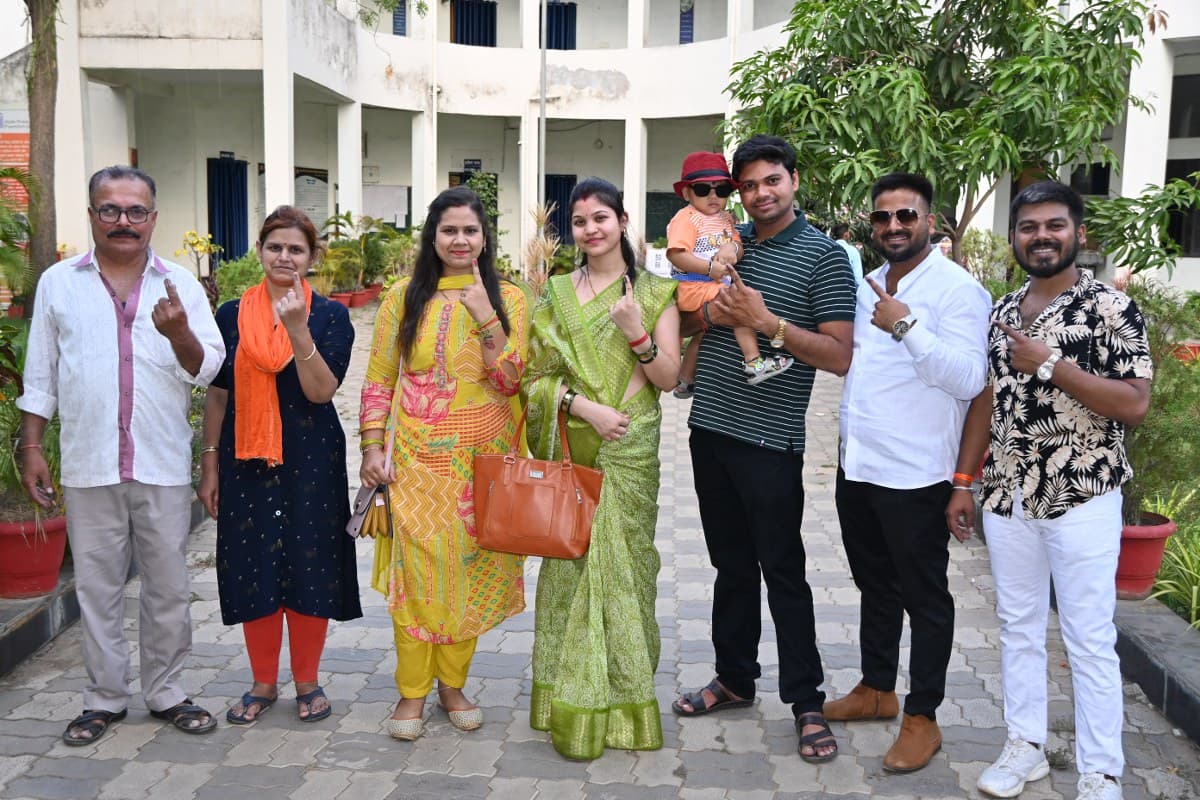 Raipur@patrika. Family in BTI campus after voting.