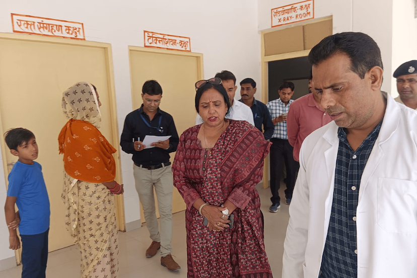 Rajasthan Bundi District Divisional Commissioner Urmila Rajoria surprise inspection of hospital panic among officers non availability of beds