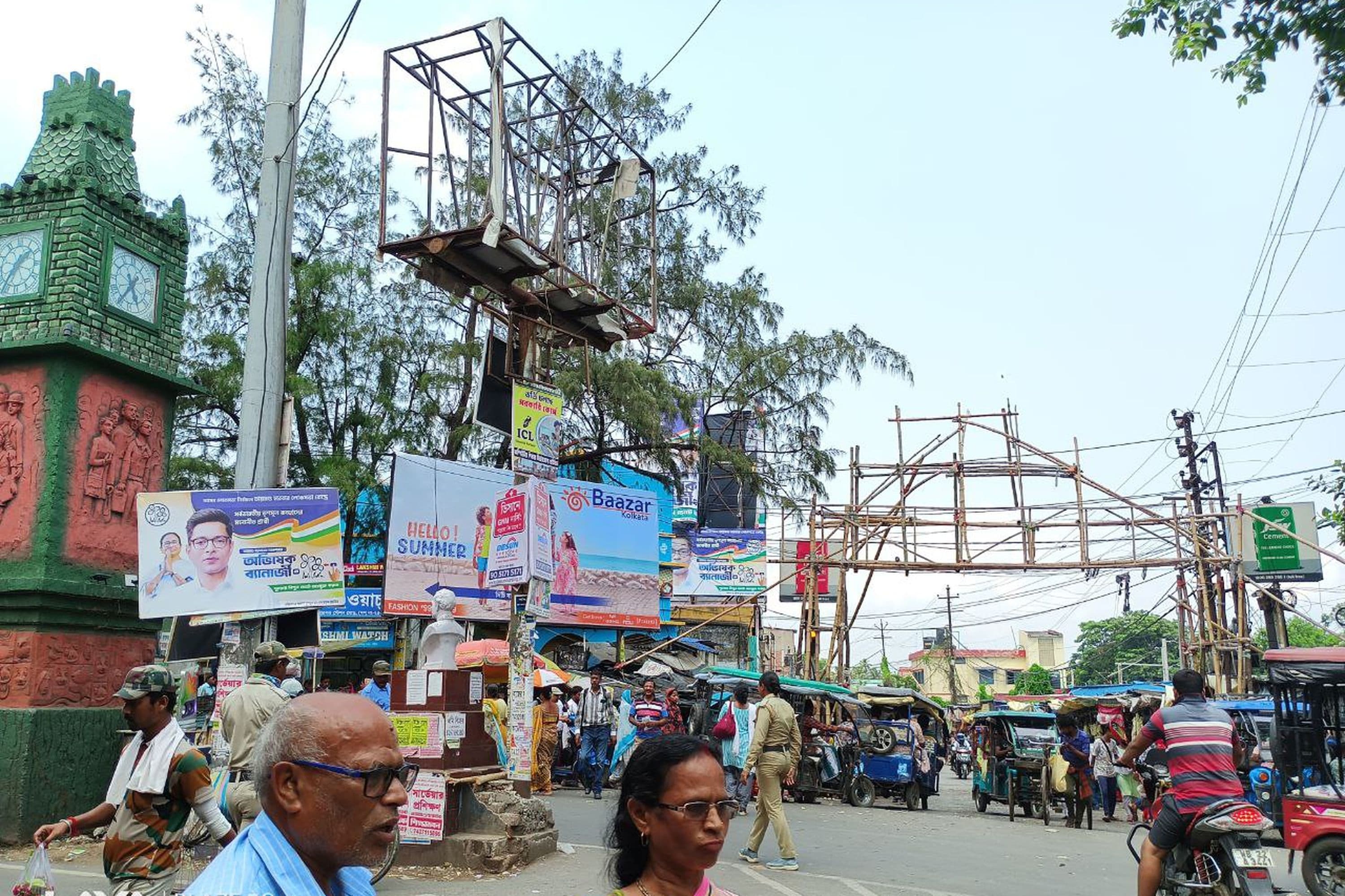 डायमंड हार्बर बाजार, जहां लोग अपनी जरूरत की चीजें खरीदते हैं।