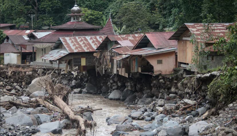 Flash floods in Indonesia causes chaos