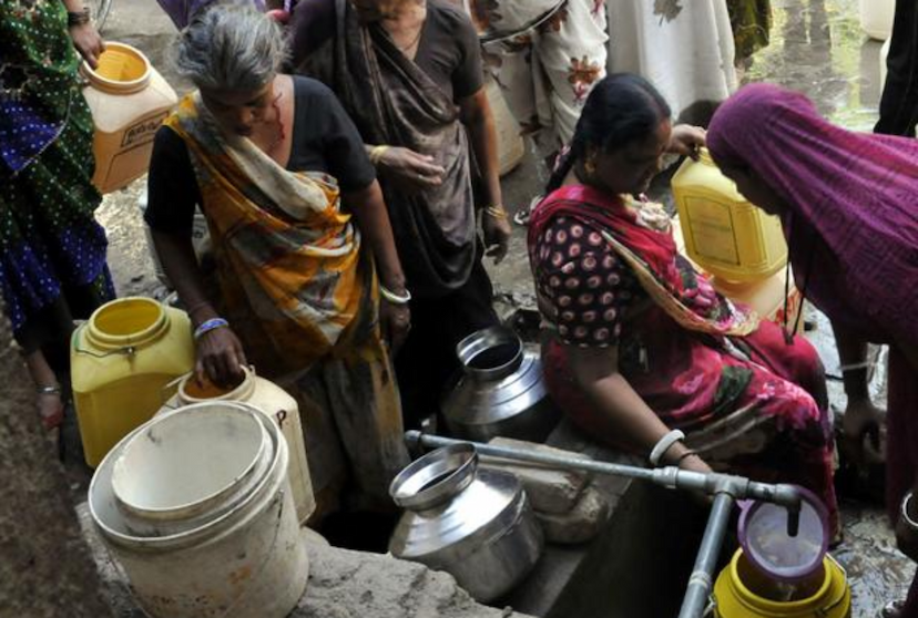 people yearning for water in indore