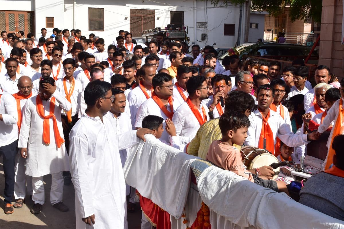 Mahesh Navami festival, the birth day of Maheshwari society, was celebrated with great enthusiasm.
