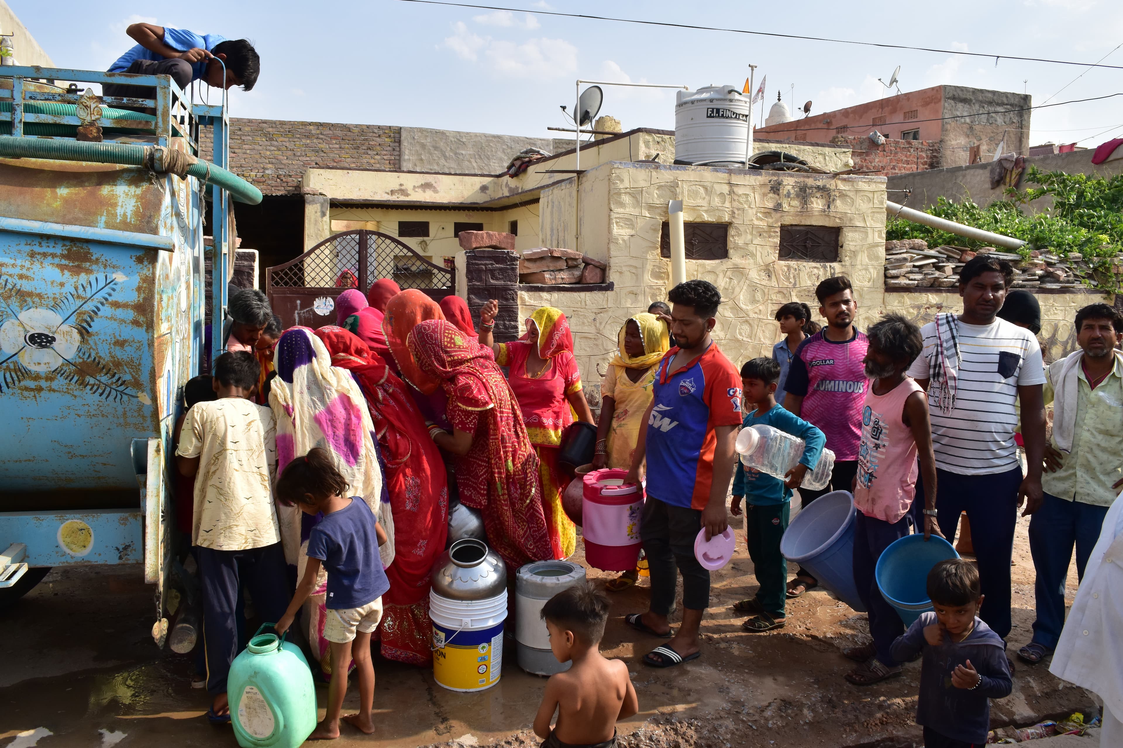 People suffering from thirsty throat surrounded the collectorate