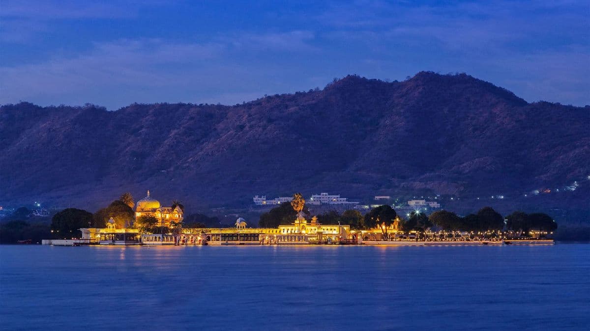 Best Place to Visit in Udaipur Jagmandir Island Palace