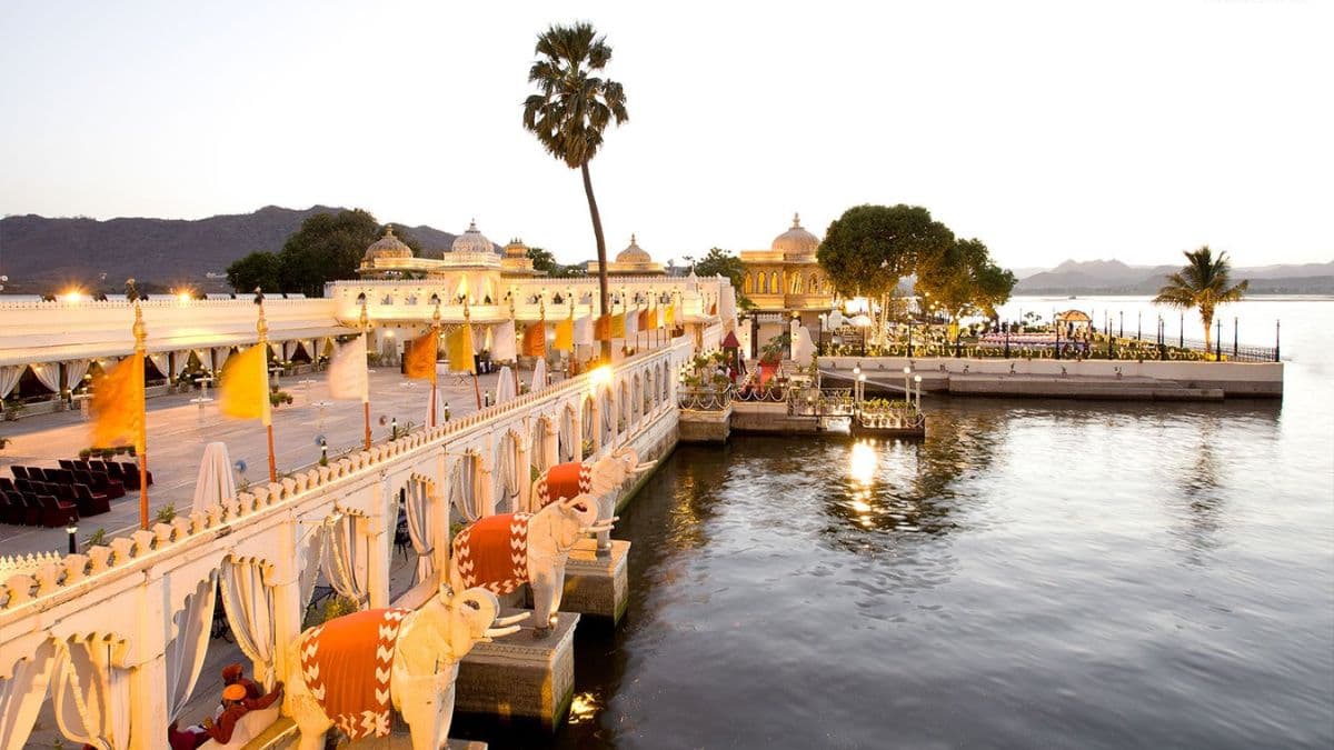 Best Place to Visit in Udaipur Jagmandir Island Palace