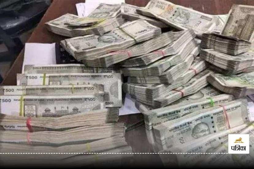 Currency Caught in Agra Railway Station